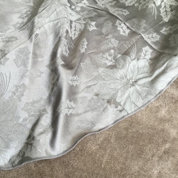 Martha Stewart Christmas Round Tablecloth Silver Damask Poinsettia & Holly 70' D - Picture 4 of 6